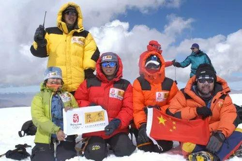 图：张朝阳和他的的搜狐登山队