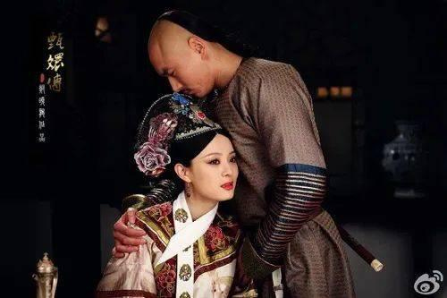 　　大女主的套路，要么“功成名就携手爱人退隐江湖”，要么“位高权重怀念爱人孤独终老”。/《甄嬛传》