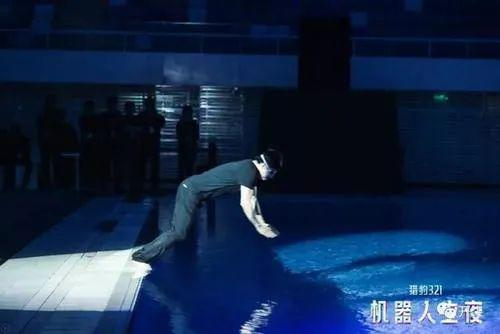18年的机器人发布会上，傅盛上演了一出直播跳水