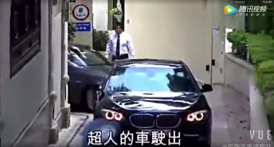 李嘉诚的宝马车。来源：视频截图