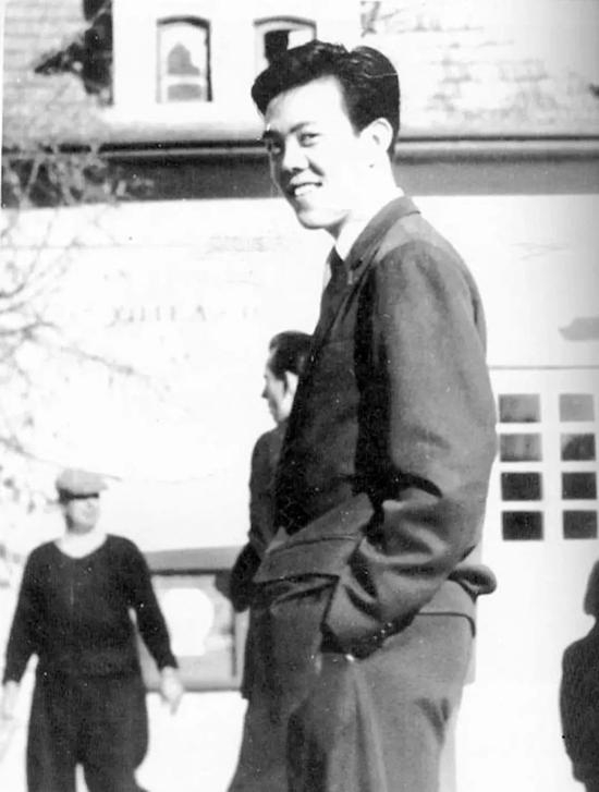 国乒第一人：容国团