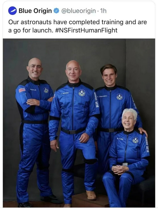 左二为贝索斯，图源蓝色起源官网&nbsp;