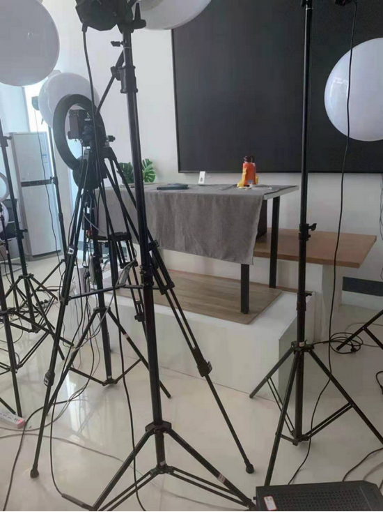 用于堆放设备的闲置直播间