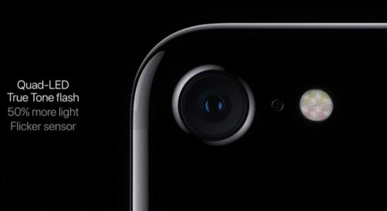 ▲ 四合一闪光灯曾是 iPhone 7 系列的卖点