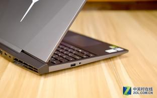 机身左右两侧各配有一个USB接口