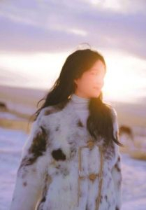 十三在雪地中留影