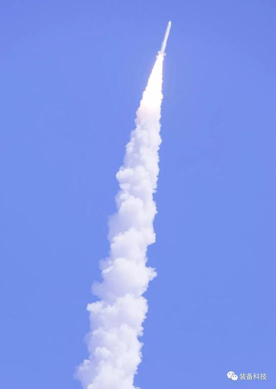 ▲双曲线一号直冲云霄。&nbsp;汪江波&nbsp;摄