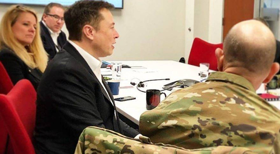 Elon Musk曾和SpaceX高管在公司就StarLink潜在合作意向接待美国空军官员