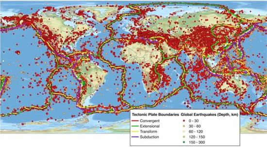 1900年至2014年发生的所有地震分布图：圆点代表地震，彩线则描绘出不同类型的板块边界