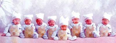 八胞胎在影楼所拍摄的照片