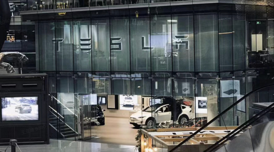 特斯拉北京侨福芳草地线下体验店