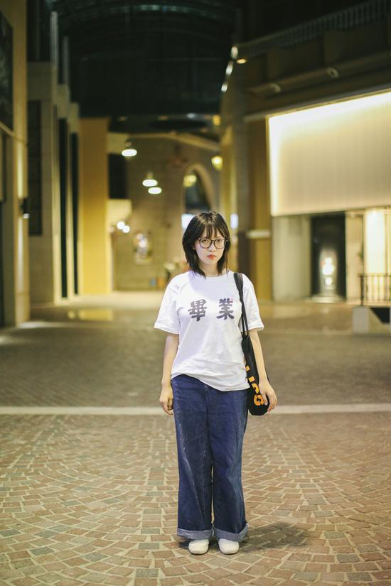 焦距：50mm　 光圈：f/1.4　 ISO感光度：2500