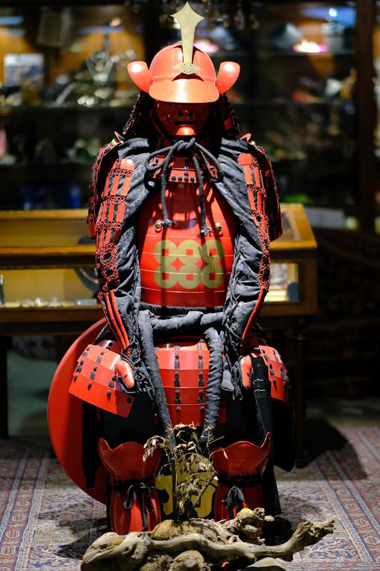 焦距：56mm　 光圈：f/1.2　 ISO感光度：400