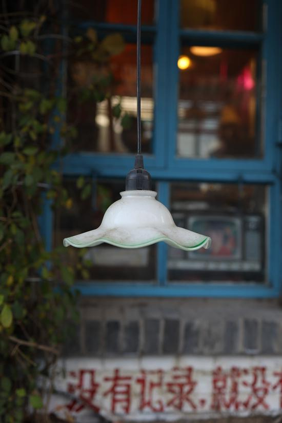 焦距：35mm　 光圈：f/2.8　 ISO感光度：100