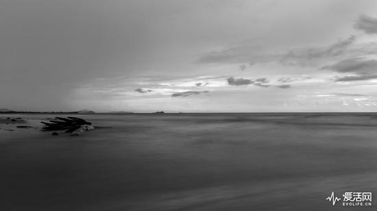 拍摄器材：尼康D750 拍摄参数：F16 ISO 100 13s 28mm（果冻般凝固）