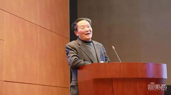 ▲华中科技大学武汉光电国家实验室副主任、信息学院院长、武汉市科技专家委员会主任黄德修