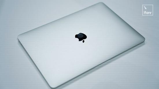 新MacBook Air现场上手：它让MacBook变得有点尴尬了_手机新浪网