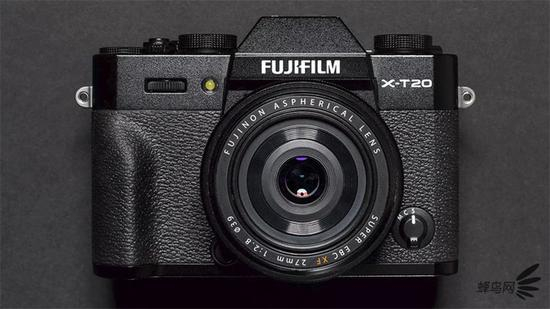 富士X-T30（上图）与富士X-T20