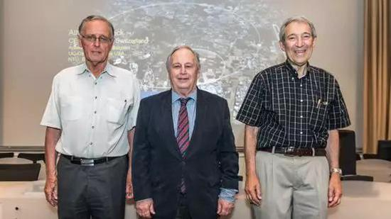 Peter van Nieuwenhuizen、Sergio Ferrara和Daniel Z。 Freedman | 图片来源：CERN