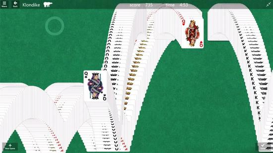 纸牌游戏的胜利页特效，与之同样著名的还有“唰唰唰”的发牌声，令人极度舒适。/Microsoft