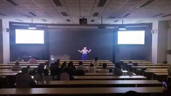  西土城校区呈现的实时全息影像