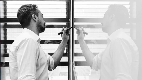 集度设计团队在工作 来源：集度官方