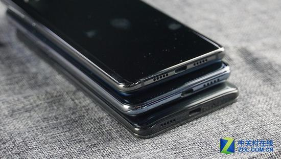 三款手机均采用Type-C接口（上：小米MIX 3 中：荣耀Magic2 下：联想Z5 Pro）