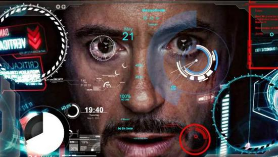 　　“贾维斯”是一套集合了大数据分析、自动驾驶、语义分析、云计算等多种技术的智能平台。/图：《钢铁侠》