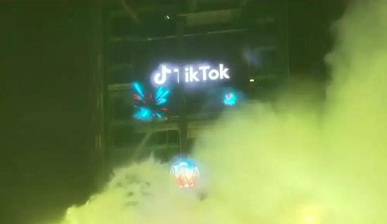 图/YouTube（直播画面截屏）