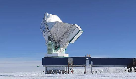 南极射电望远镜（来源：Dan Marrone）