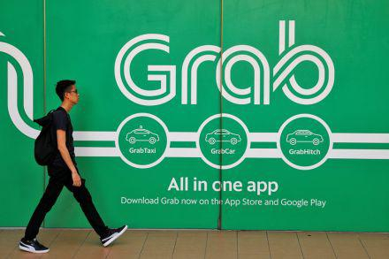 　　在东南亚非常流行的Grab，不仅可以打出租车、网约车，在印尼等摩托车盛行的国家，通过这个APP叫一台摩托车也是当地民众的选项之一（图片来自新加坡商业时报）