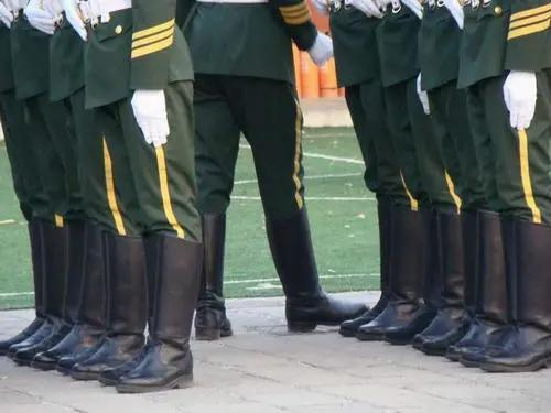 站军姿其实也是“骨盆前倾”