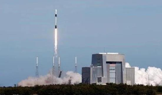 资料图“猎鹰9”号运载火箭。图片来源：新华社