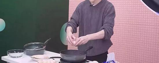 How does a Teflon non-stick pan work? - Explain that Stuff