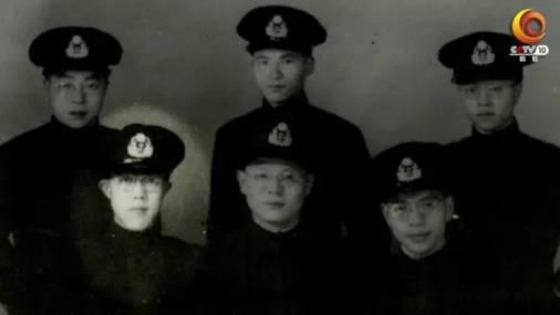 　图3。 王先生在英国皇家海军学院时期的照片（图片来源：CCTV 10）