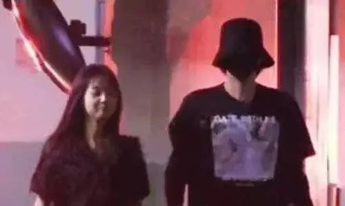 秦牛正威与吴亦凡牵手被拍&nbsp; 来源 / 优酷视频截图