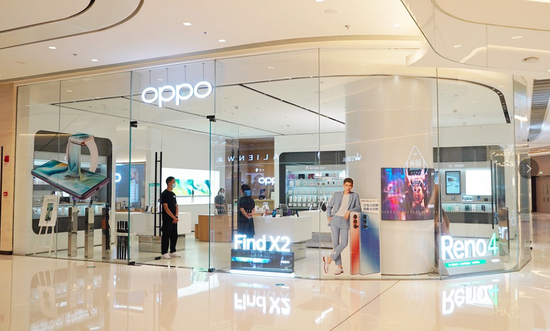 图：OPPO进驻购物中心门店，图：21Tech