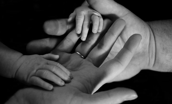 　　有过濒死体验的人会更珍惜生活，关心他人，并采取健康的生活方式，看淡死亡|@livvie_bruce/unsplash