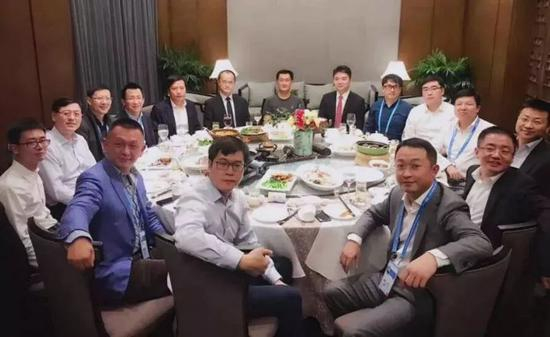 图：乌镇饭局的合影
