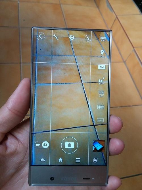 拍照时机身几乎与环境融为一体