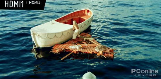 《少年派的奇幻漂流》上：4K Ultra HD Blu-ray；下：FHD Blu-ray