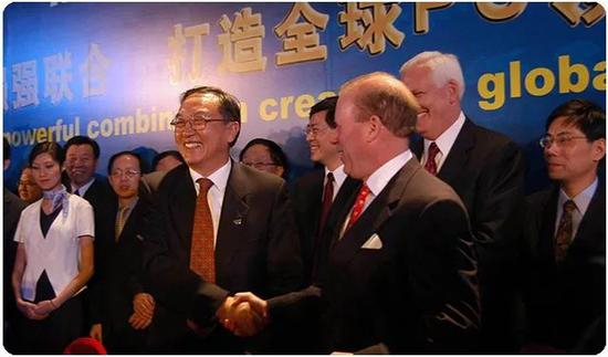 2004年12月8日，联想集团宣布收购IBM全球PC业务