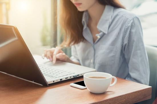 惠普 Spectre 13-af004TU