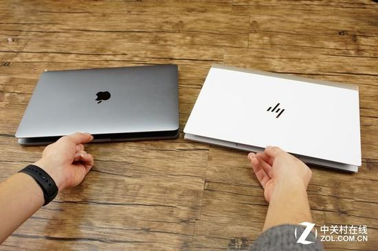 两台笔记本都可以非常轻松的单手开合屏幕