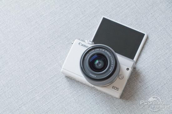 佳能EOS M100支持翻转功能