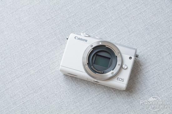 佳能EOS M100机身正面