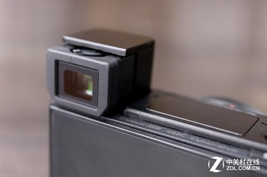 索尼RX100M4不支持触控，提供了一个弹出式电子取景器