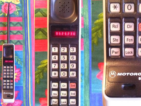 DynaTAC 8000X的红色单色显示屏