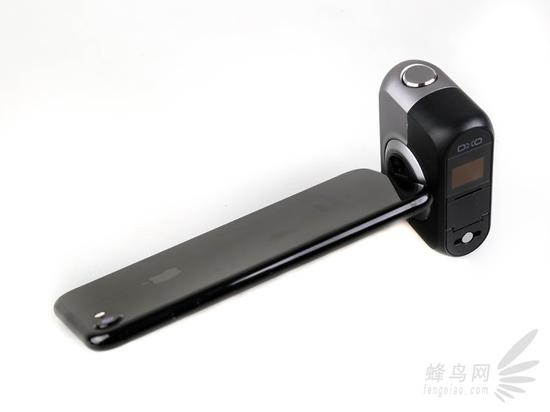 DxO ONE 插入手机，手机可以向下扭转45°