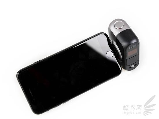 DxO ONE 插入手机，手机可以向上扭转45°